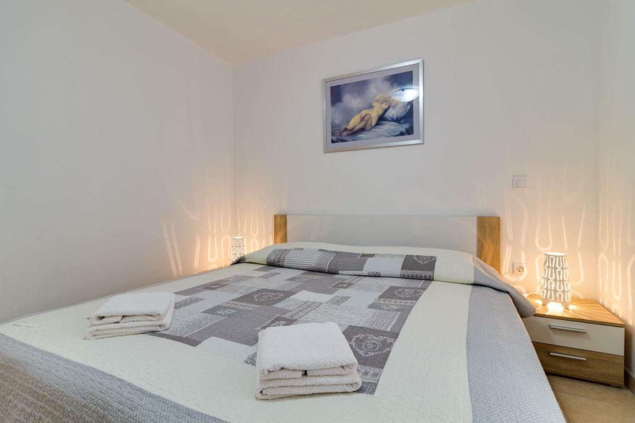 Apartments Tonka Near Beach And Sea Pola Esterno foto